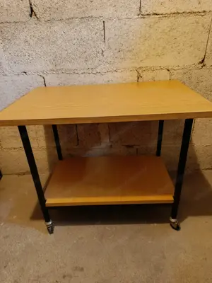Kleines Rolltischchen