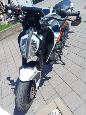 KTM Duke 125ccm Top Zustand Bild 3