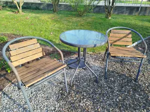 Verschenke ein Garten-Bistroset (1 Tisch und zwei Stühle)