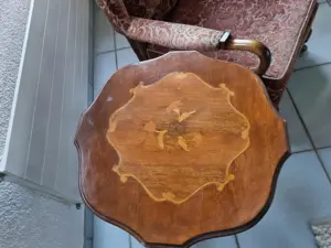 Alter Ohrensessel Biedermeier original Bezug und Polsterung mit Beistelltisch Bild 3
