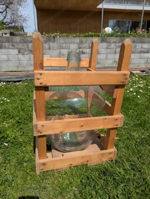 Glasballon im Holzgestell (ca. 25l) Bild 3