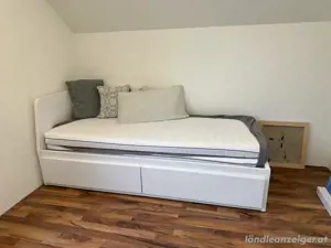 Bett von Ikea (ohne Matratze)