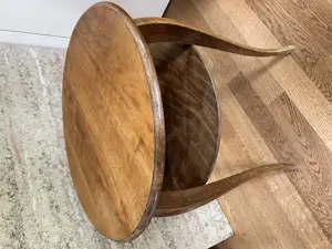 Schöner Holztisch