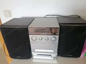 alte Stereo Anlagen mit Boxen, CD und Kassette  