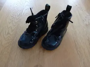Lackschuhe für Mädchen 
