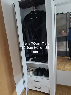 Gartroben Schrank und ein kleiner Regal 