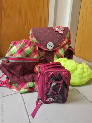 Schultasche mit Zubehör Bild 4