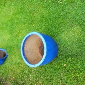 2 Blaue Pflanzentöpfe