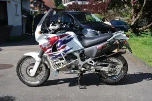 Honda xrv750 Africa Twin Bild 3