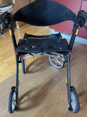 Besco Medical Rollator Carbon Small sehr leicht, faltbar, mit Tasche
