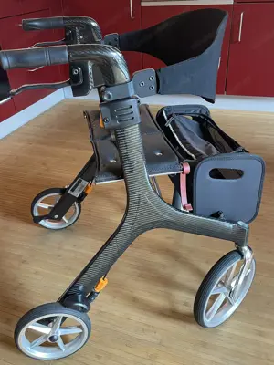 Besco Medical Rollator Carbon Small sehr leicht, faltbar, mit Tasche Bild 5