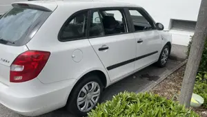 Skoda Fabia 2010 | Unfallfahrzeug | Bastlerfahrzeug | Export Bild 2
