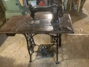 Alte Adler Nähmaschine  Bild 2