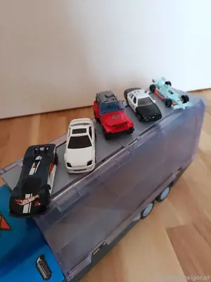 Autotransporter mit Autos  Bild 4