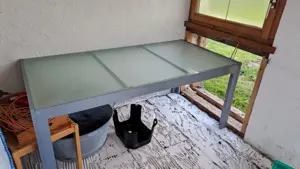 Gartentisch mit 7 Gartenstühlen