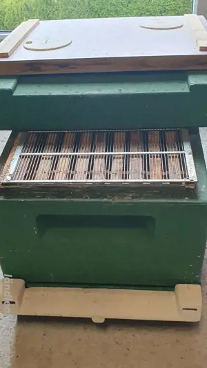 Verkaufe Bienenbeuten komplett-inkl. Absperrgitter & Futterzarge - für mindestens 7 Völker Bild 2