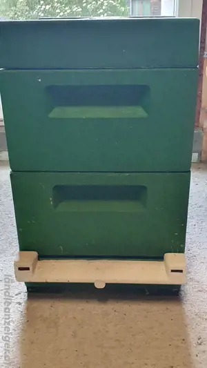 Verkaufe Bienenbeuten komplett-inkl. Absperrgitter & Futterzarge - für mindestens 7 Völker Bild 3