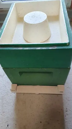 Verkaufe Bienenbeuten komplett-inkl. Absperrgitter & Futterzarge - für mindestens 7 Völker Bild 4