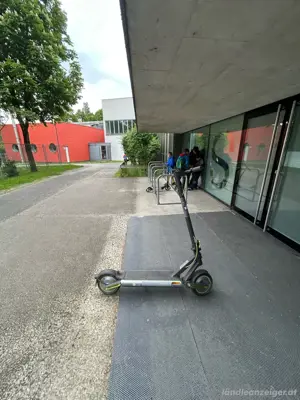 E-Scooter mit 1000 Watt   Top Zustand, nur 400 km gelaufen