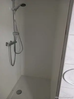 Großes Einfamilienhaus mit 8 Zimmern, Garten & Parkplatz   aufteilbar auf 2 Etagen, WG-tauglich! Bild 9