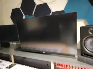 LG 4K 27 Zoll Monitor zu verkaufen Bild 2