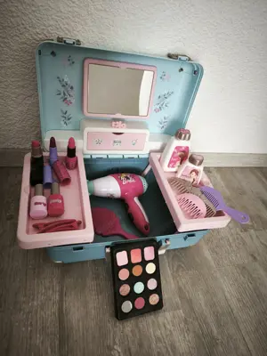 Kinder-Beauty-Koffer + div. Zubehör