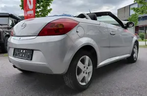 Opel Tigra TwinTop 1,4 16V Cosmo Cabrio   Roadster - Perfekt für den Sommer Bild 3