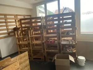 Holzregale für Allerlei Bild 4