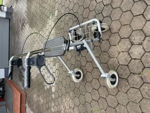 Rollator zu Verschenken 