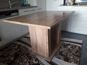 Esstisch aus Holz