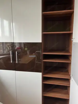 Kleiderschrank mit Schreibtisch Bild 4