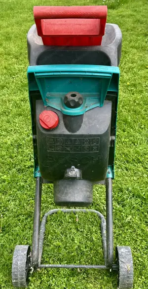 Gartenhäcksler Bosch AXT Rapid 2200 neuwertig  Bild 2