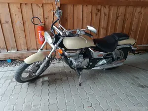 Daelim VT 125 F Bild 2