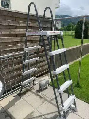 Pool Leiter Bild 2