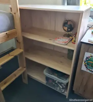 Bücherregal