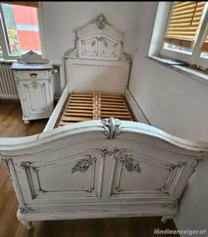 Schlafzimmer antik Bild 2