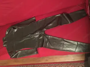 Latex catsuit  in schwarz