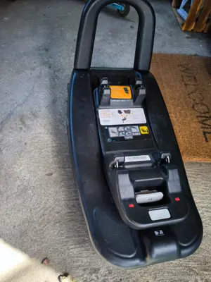 Joie Babyschale mit Isofix Station  Bild 2