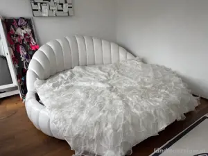 Rundes Lederbett mit Matratze
