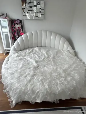 Rundes Lederbett mit Matratze Bild 3