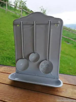 Antikes Kellenblech mit 3 Schöpfkellen Bild 2