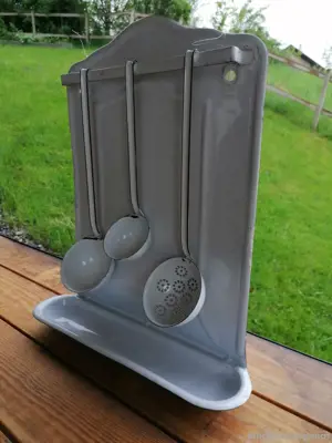 Antikes Kellenblech mit 3 Schöpfkellen Bild 4