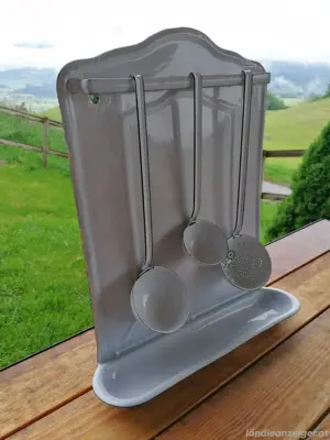 Antikes Kellenblech mit 3 Schöpfkellen Bild 3