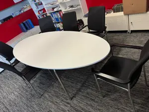 Tisch für Besprechungen Büro 