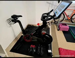 Peloton Bike Trainer inkl. 2 Paar Schuhe Indoorcycling Wir Neu