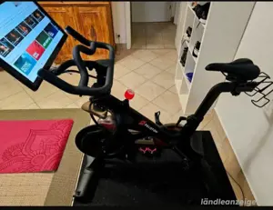 Peloton Bike Trainer inkl. 2 Paar Schuhe Indoorcycling Wir Neu Bild 3