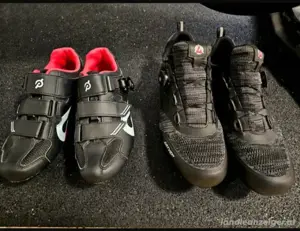 Peloton Bike Trainer inkl. 2 Paar Schuhe Indoorcycling Wir Neu Bild 6