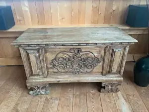 Holztruhe alt und schön Bild 4