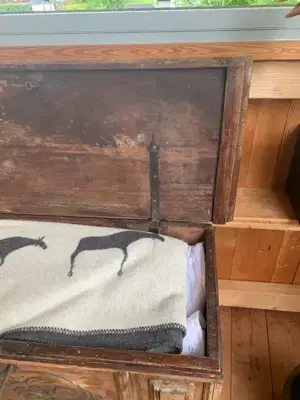 Holztruhe alt und schön Bild 3