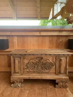 Holztruhe alt und schön Bild 5